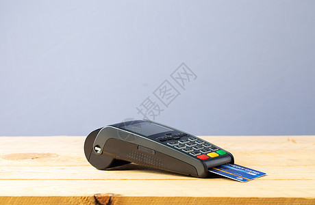 信用卡机金融借方顾客读卡器现金芯片销售取款机收据木头图片