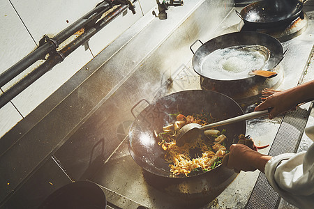 厨师做炒饭餐厅食物垃圾烧伤厨房油炸平底锅火焰沸腾火炉图片