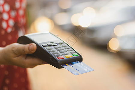以信用卡支付数字付款信用现金卡片交易技术咖啡店顾客销售柜台出纳员图片