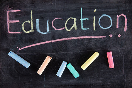 教育这个词写在黑板上绘画职业意义商业粉笔学校幼儿园课堂黑色成功图片