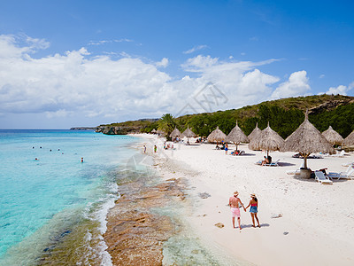 Curacao加勒比岛的卡萨布海滩海景热带岛屿假期海岸线闲暇旅行草棚夫妻女士图片