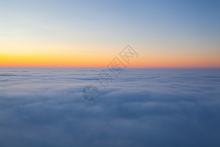 超奇异的日出在山顶云层之上天空阳光太阳风景旅行空气晴天日落飞机航班图片