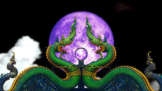 夜空的紫色月亮和云彩 在水晶球上 双纳加在夜空中消逝乌鸦雕像血月建筑学佛教徒时间天空动物龙王艺术图片