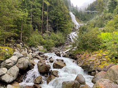Stuibenfall是巨大的级联 下降159米 奥地利远足环境溪流液体顶峰岩石自然保护区地标旅行荒野图片