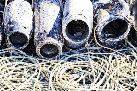 在圣波尔码头捕鱼章鱼和网的陷阱食物环境塑料浮标海洋绳索漂浮养殖海洋生物齿轮图片