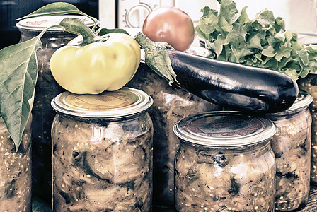 家用罐头 玻璃罐中的罐装蔬菜贮存烹饪玻璃店铺家庭产品集装箱种植食物农业图片