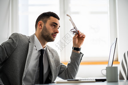 现任商务人员工作公司桌子办公室白领男性工人经理职业压力图片
