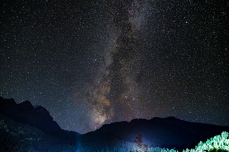 星空和乳奶般的天空 山上有明亮的星星气氛摄影星系星座科学物理学学习太空天文闪光图片