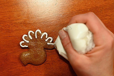 圣诞节自制的姜饼饼干 圣诞时间做烘烤时的喜好概念卡片庆典食物雪花桌子橙子星星肉桂甜点饼干图片