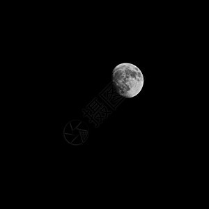 夜里满月在黑暗的黑天空上球体陨石天空科学星星身体行星月亮望远镜卫星图片