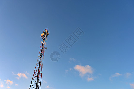 电信塔操纵电视天线无线技术无线技术细胞信号发射机数据收音机微波盘子手机天空金属图片