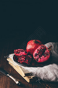 开放石榴水果食物热带服务美食桌子核心饮食餐巾种子果汁图片