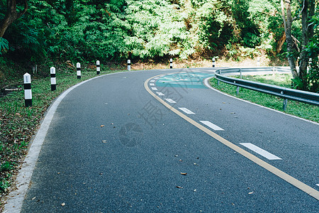国内有自行车道的公路 周围是自然环境草地场景路线季节摄影驾驶场地街道曲线自由图片