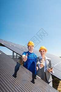太阳能发电厂的工人和投资人植物男人活力套装能源电气发电光伏商务发电机图片