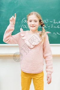 天才女学生可以解决数学任务课堂方程手臂学费木板学校知识班级瞳孔文法图片