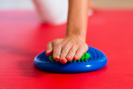 理疗的病人训练体育锻炼紧张身体平衡肌肉按摩诊所女士灵活性图片