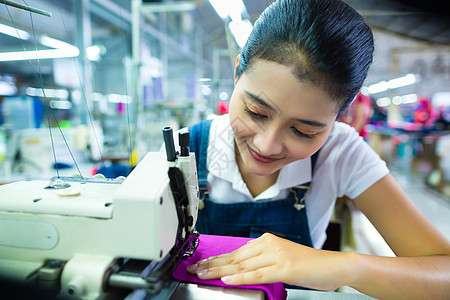 一家纺织厂的印度尼西亚裁缝工厂女士服装工作质量职业生产衣服就业缝纫机图片