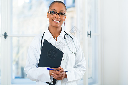 诊所年轻女医生的肖像医学女性药品卫生卷宗黑色办公室工作成人职业图片