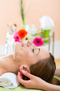 Wellness  斯帕妇女头部按摩福利面部女士皮肤温泉压力美容师治疗身体治疗师图片
