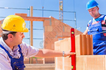 建筑工地工人检查建筑物贝壳房子职业瓦工工作控制安全男人员工安全帽就业图片