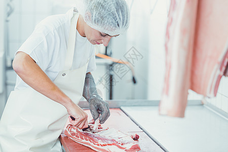 在屠宰场切肉标志生产女性工业商业加工食品猪肉施工职业图片