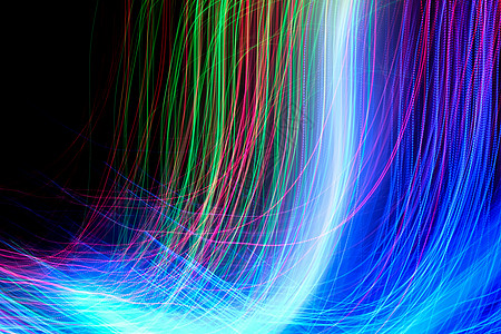 深色背景上的抽象运动弧形灯踪迹线条速度小径曲线蓝色光束流动纤维时间图片