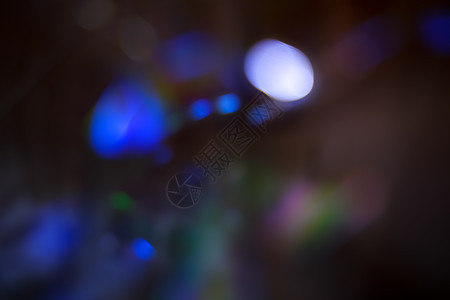 深色背景上的抽象运动散焦灯彩虹黑色辉光纤维光束时间踪迹速度小径墙纸图片