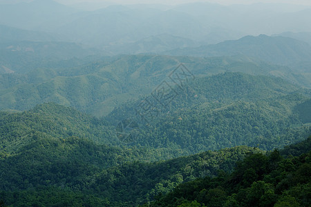 从最高点看山区的视图场景公园旅行风景国家天气环境冒险爬坡森林图片