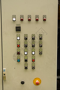 用开关 多色指示器和紧急停机的电控板贴近电控面板图片