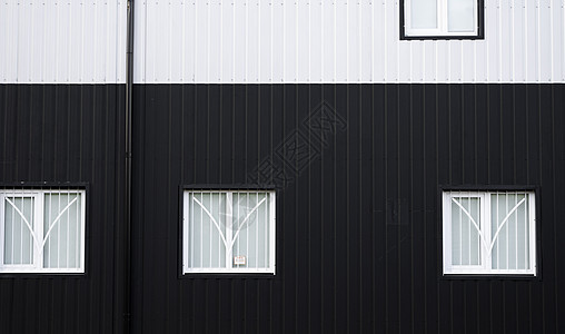 黑白波纹铁皮用作带窗户的仓库或工厂的立面 无缝波纹锌板金属铝立面的纹理 建筑学 金属质感控制板建造技术床单材料建筑线条图片