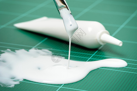 湿乳胶粘合工具维修工作材料手工业白色艺术瓶子办公室爱好图片