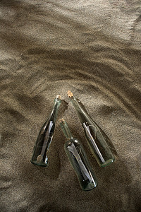 在海滩的瓶子里留言上网互联网总机发件情况广告邮件短信电子邮件图片