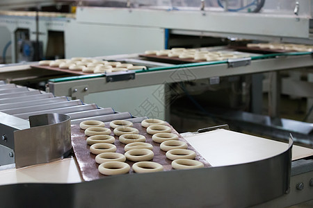 用于生产饼干和百吉饼的工业生产线 用于烹饪产品生产的传送带托盘金属自动化半成品技术工具团体模具输送带工作图片
