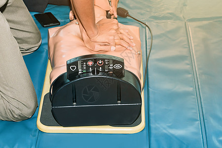 CPR援助假医疗培训 手印 心心 关于玩偶紧急复习训练的模拟医疗培训程序教育塑料知识模型说明男人救援学习治疗图片