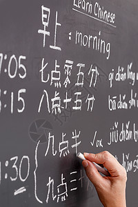 在课堂上学习中文字母pinyin字体老师翻译国家韩语语言刻字书法教室教育图片