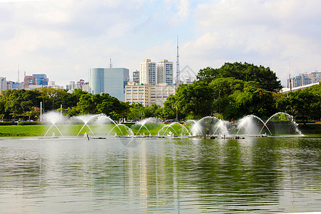 Ibirapuera公园与巴西圣保罗市景色的全景地标摩天大楼方尖碑环境横幅池塘建筑学建筑生态城市图片