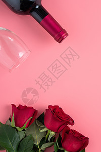 情人节约会礼物与红酒和粉红背景的玫瑰概念花束平铺花瓣女士杯子庆典玻璃快乐卡片假期图片