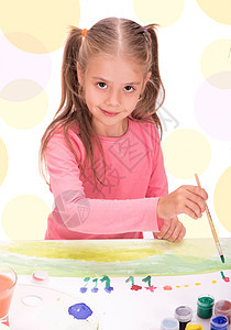 孩子 一个小女孩画画的画画 与白色背景隔绝学习铅笔幼儿园刷子烙印教育油漆女性艺术家调色板图片