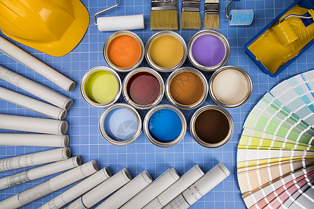 五颜六色的油漆罐刷子打印家庭作业装潢滚筒房子装修金属用具绘画图片