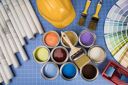 五颜六色的油漆罐画笔维修打印绘画地面工具滚筒工作刷子房子图片