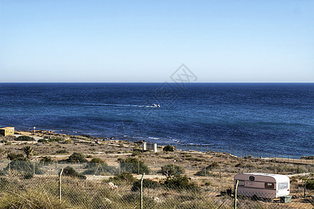 西班牙南部沙滩上的绿色风景假期植被旅游珊瑚礁热带环境阳光蓝色旅行擦洗图片