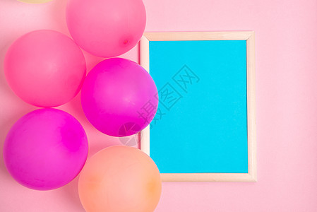 色彩缤纷的派对请柬设计明亮的庆典策划理念新的华丽装饰气球五彩纸屑蜡烛庆祝节日设计派对需要流光办公室甜食乐趣生日创造力收藏色彩粉色图片