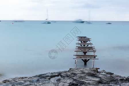 西班牙Formentera岛伊莱特斯海滩 长期接触海洋地平线动物太阳钓鱼翅膀蓝色海岸天空码头图片