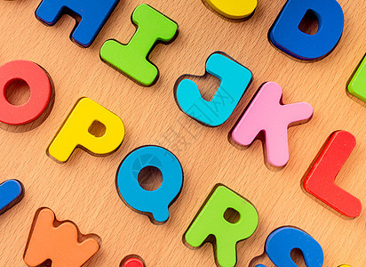 由木制的彩色字母教育教学字幕学者课堂知识拼写幼儿园童年学习图片