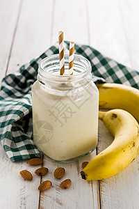 香蕉冰沙 加杏仁味道热带排毒蔬菜玻璃水果食物黄色饮食果汁图片