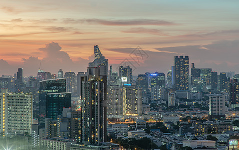 Sunset为今天余下时间带来令人放松的感觉 校对市中心阳光太阳天际旅行气候戏剧性地平线蓝色建筑学图片