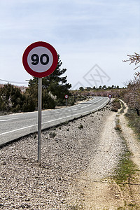 带路速标志的孤独道路警告速度溃败运输小时数字丘陵支撑安全驾驶背景图片