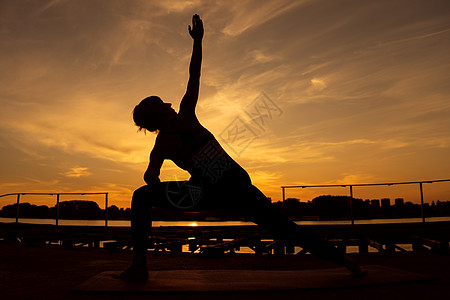 户外锻练禅意女士自由日落灵活性生活方式平衡女孩活力冥想图片