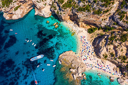 意大利奥罗西湾省国家公园和被列为世界遗产 意大利萨丁尼亚Sardinia海洋悬崖假期海滩中年海岸女士海景旅行岩石图片