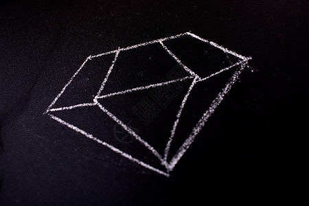 粉笔在显示的黑板上画钻石木板岩石石头黑色宝石火花玻璃白色教育水晶图片